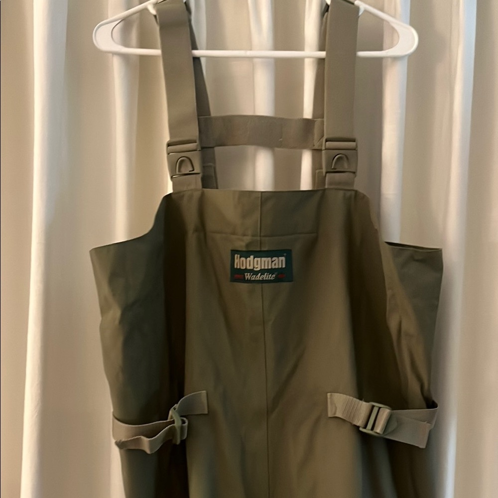 Hodgman Wadelite chest high waders. Size Large. Worn twice! Excellent condition.